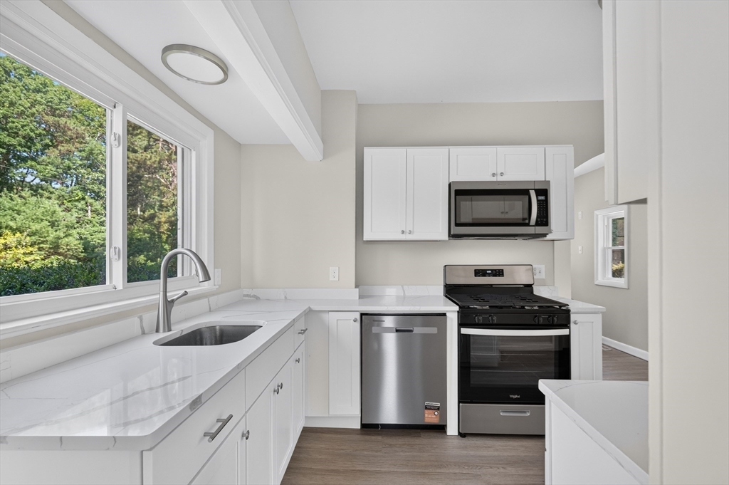 71 Great Neck Road Wareham, MA 02571 - Photo 5 of 16
