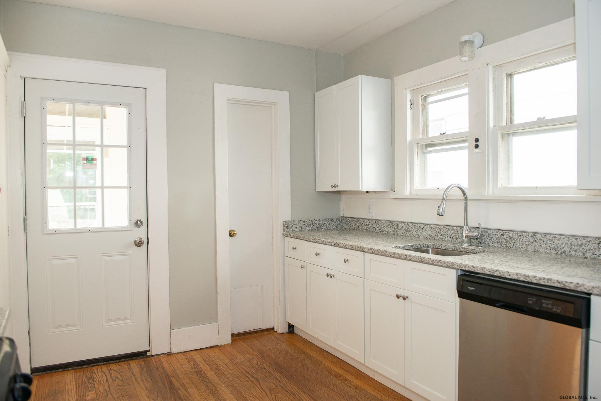 422 Bedford Road Schenectady, NY 12308 - Photo 2 of 20 Photo 2