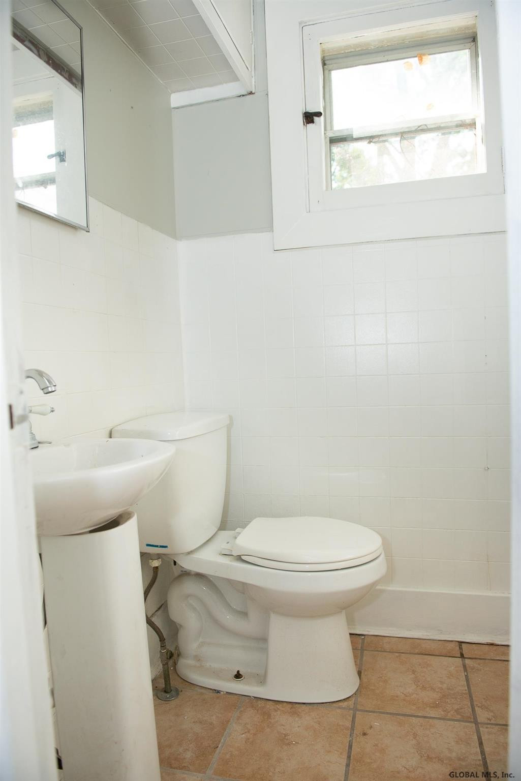 422 Bedford Road Schenectady, NY 12308 - Photo 7 of 20 Photo 7
