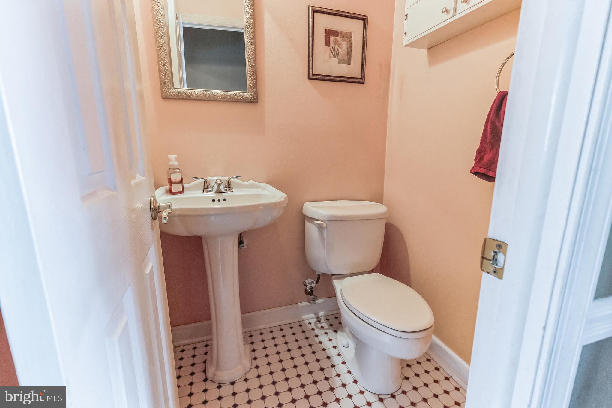 579 Coach Road Horsham, PA 19044 - Photo 15 of 32 Half Bath