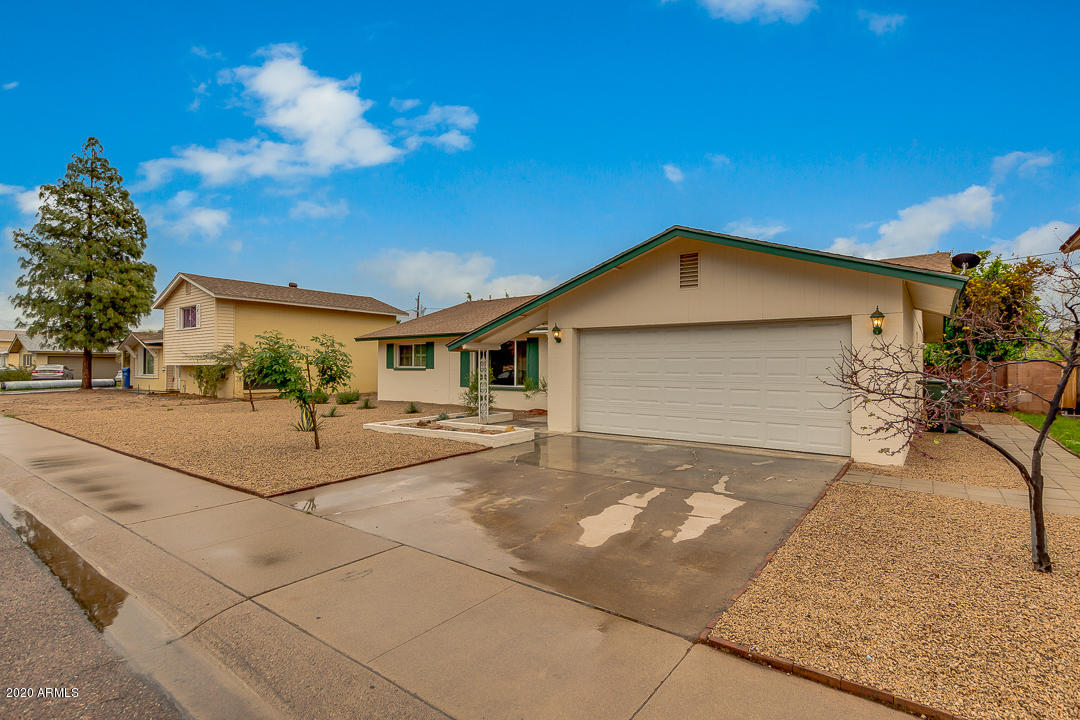 3931 West Rancho Drive Phoenix, AZ 85019 - Photo 3 of 32 a front view of a house with yard