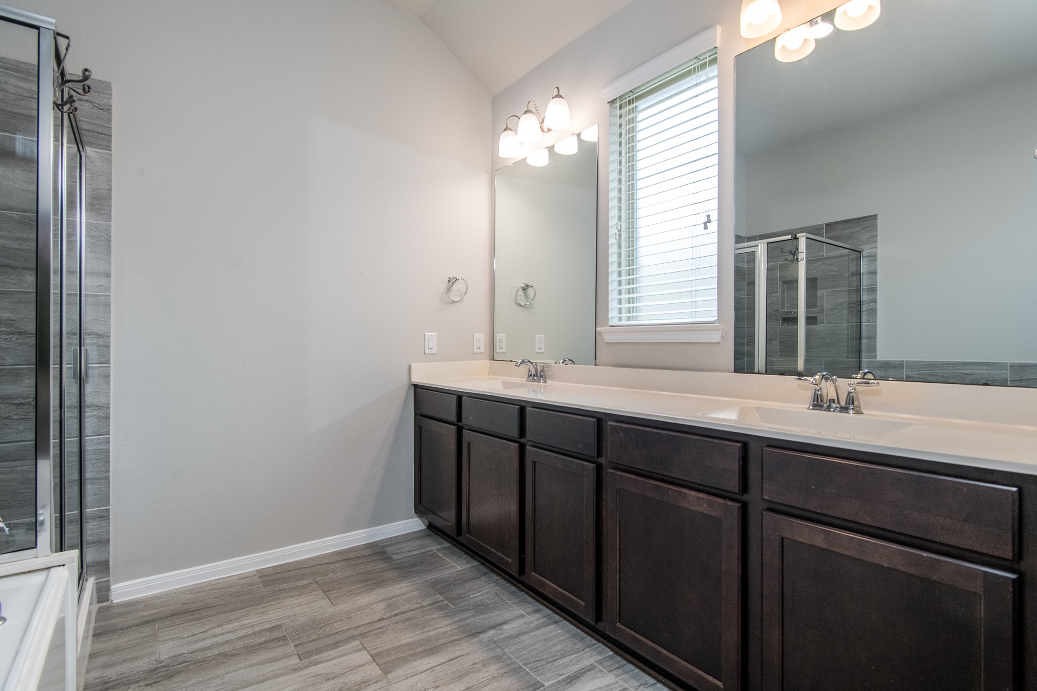 3211 Discovery Lane Conroe, TX 77301 - Photo 12 of 22 Primary bathroom with dual vanities