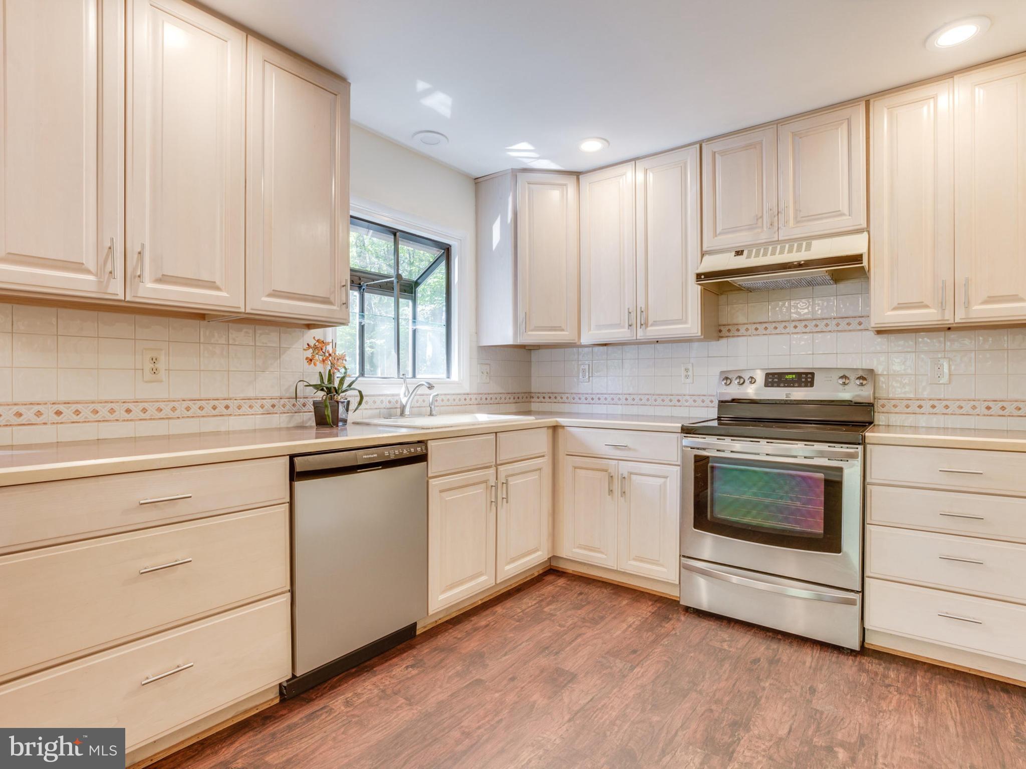 12216 Quorn Lane Reston, VA 20191 - Photo 14 of 30 Kitchen