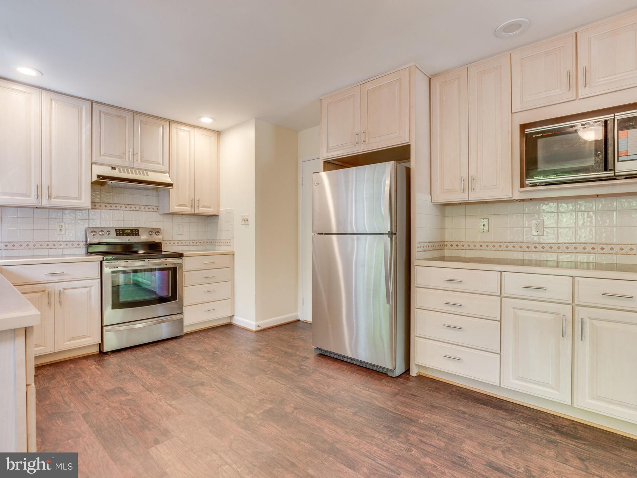12216 Quorn Lane Reston, VA 20191 - Photo 16 of 30 Kitchen