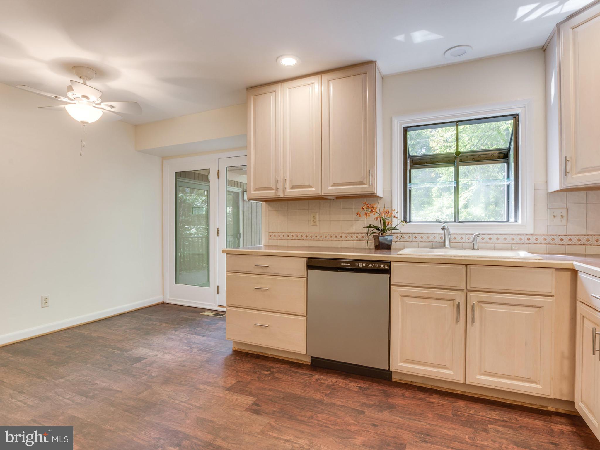 12216 Quorn Lane Reston, VA 20191 - Photo 17 of 30 Kitchen