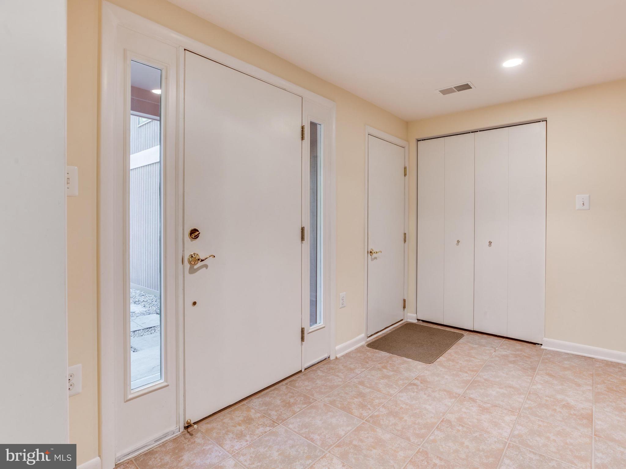 12216 Quorn Lane Reston, VA 20191 - Photo 4 of 30 Interior (General)