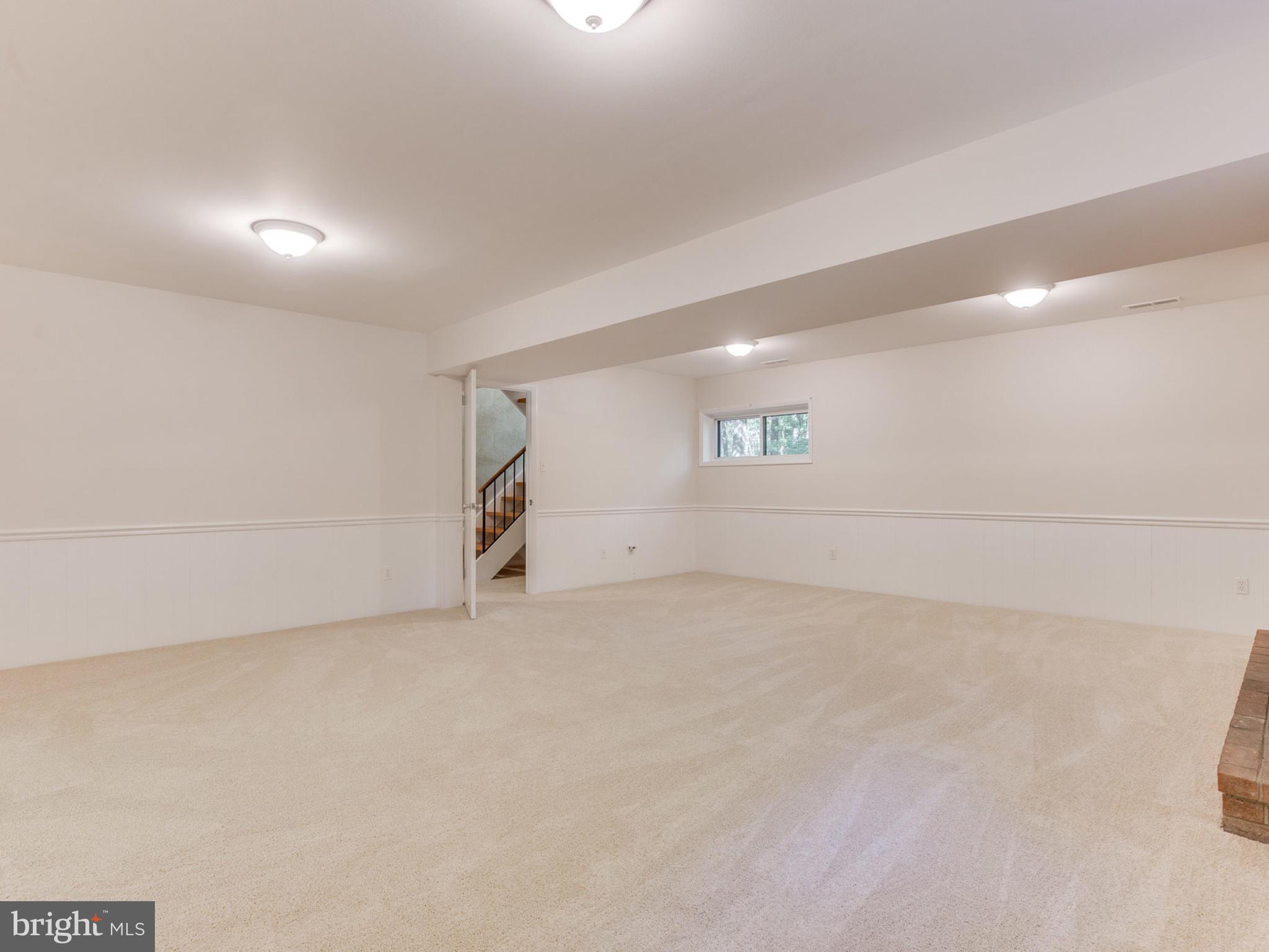 12216 Quorn Lane Reston, VA 20191 - Photo 6 of 30 Family Room