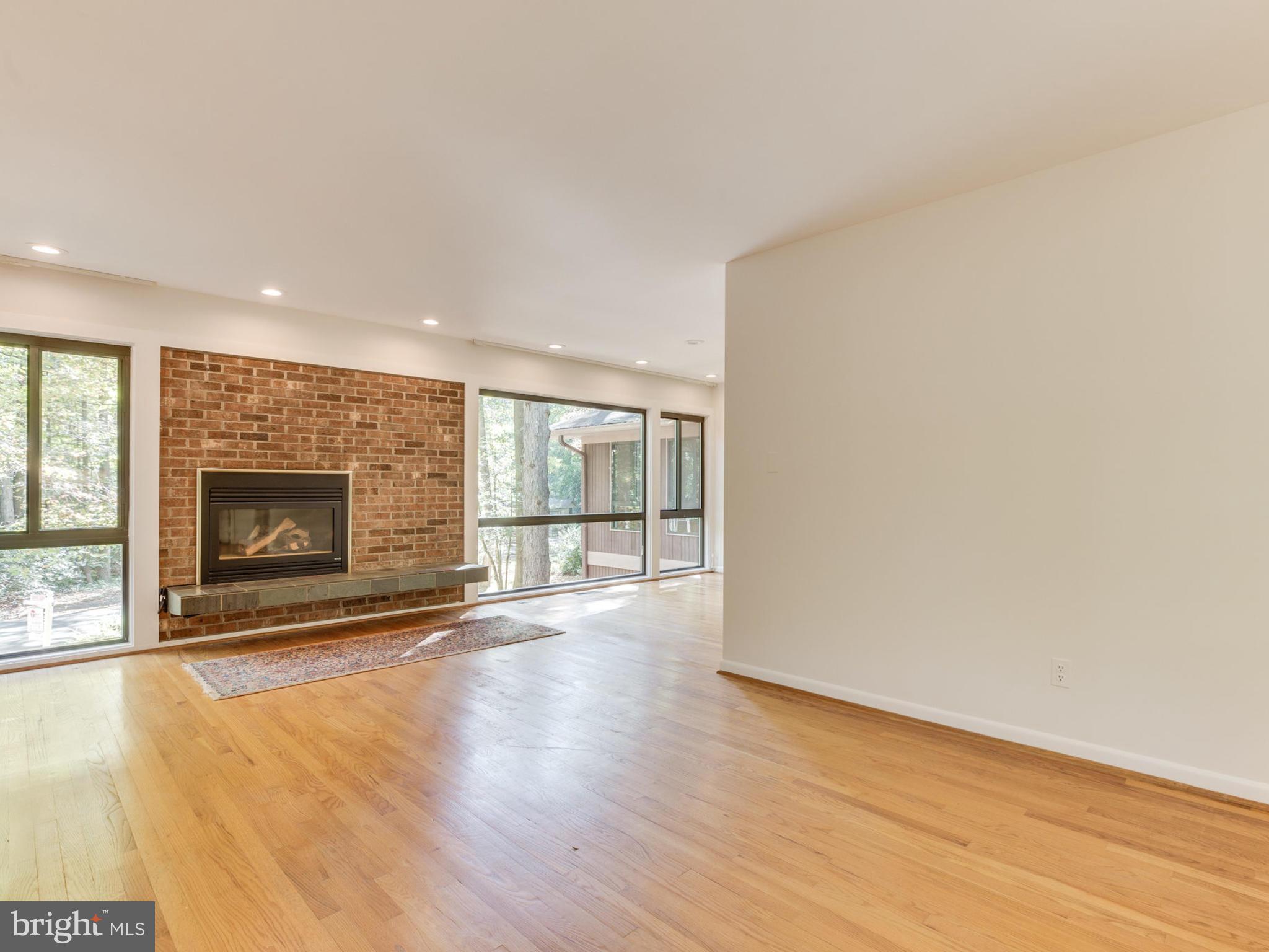 12216 Quorn Lane Reston, VA 20191 - Photo 10 of 30 Living Room