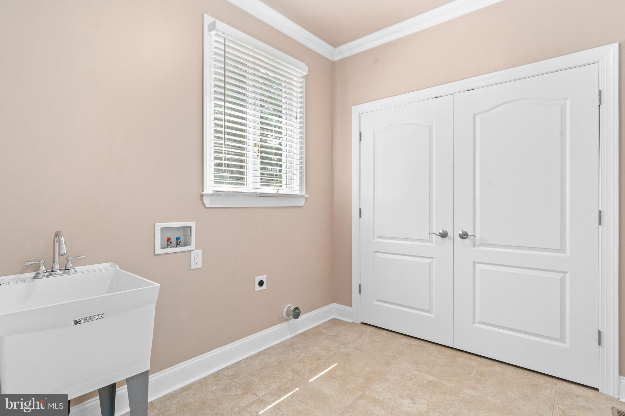 9 Lamson Lane Blackwood, NJ 08012 - Photo 33 of 64 Laundry room