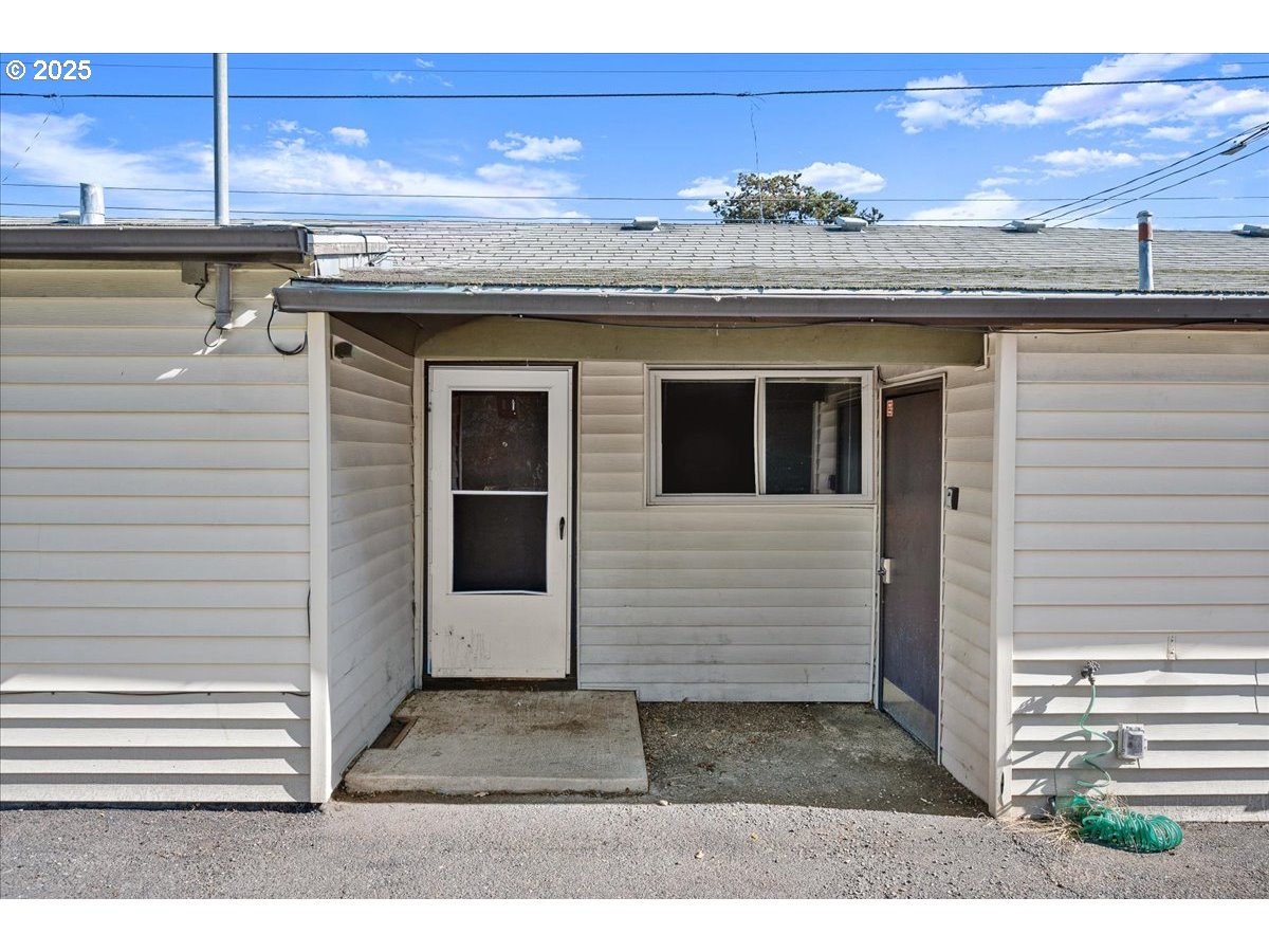 5103 Northeast 42nd Avenue Portland, OR 97218 - Photo 12 of 34