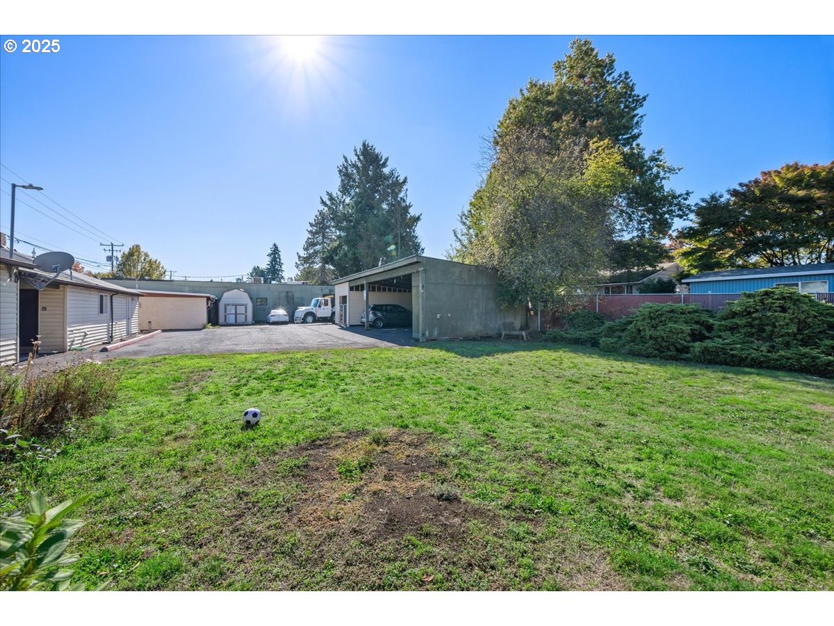5103 Northeast 42nd Avenue Portland, OR 97218 - Photo 21 of 34