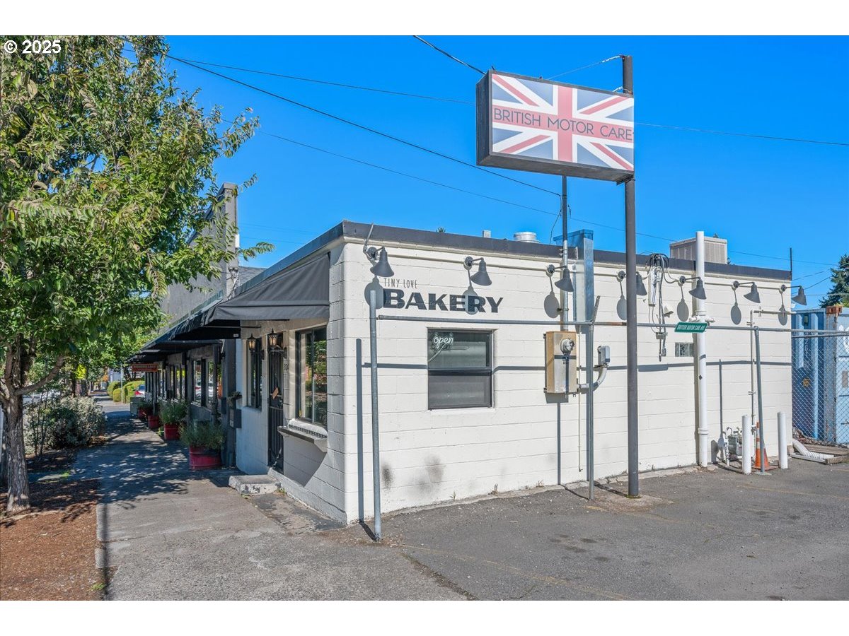 5103 Northeast 42nd Avenue Portland, OR 97218 - Photo 23 of 34