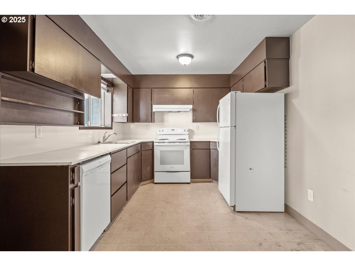 5103 Northeast 42nd Avenue Portland, OR 97218 - Photo 4 of 34