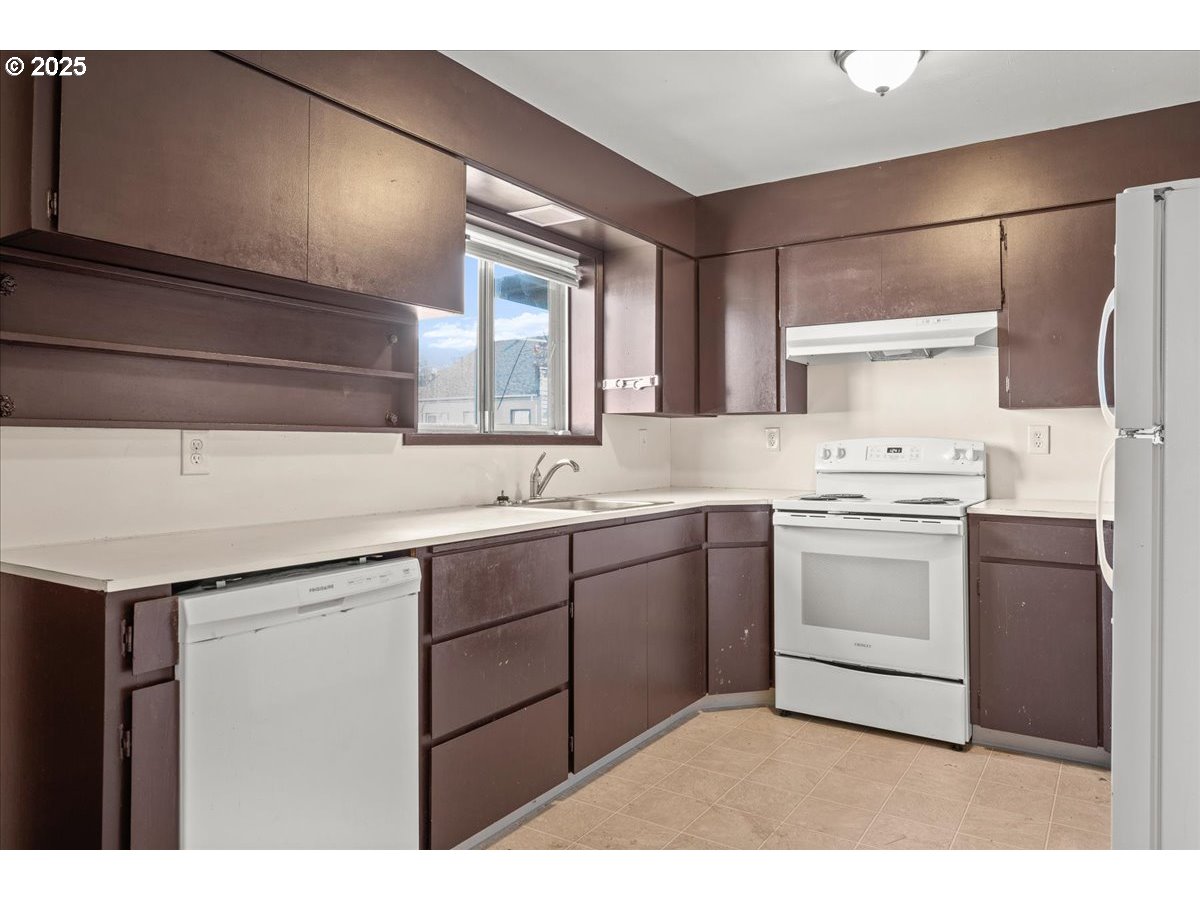 5103 Northeast 42nd Avenue Portland, OR 97218 - Photo 5 of 34