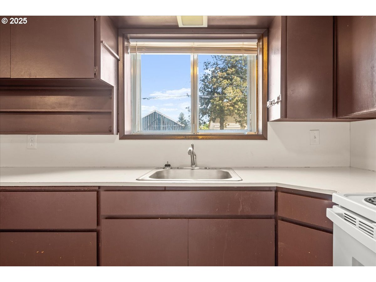 5103 Northeast 42nd Avenue Portland, OR 97218 - Photo 7 of 34