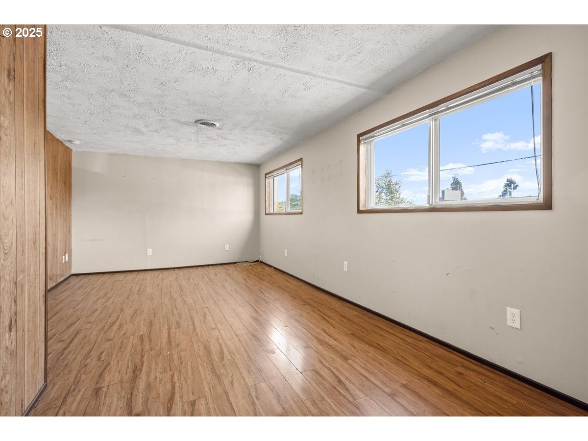 5103 Northeast 42nd Avenue Portland, OR 97218 - Photo 8 of 34