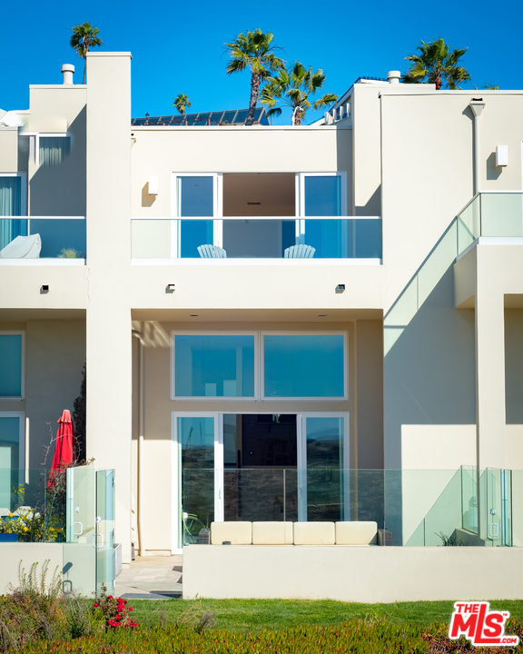 7301 Vista Del Mar, Unit 40 Playa del Rey, CA 90293 - Photo 25 of 29 a view of entryway with a outdoor space