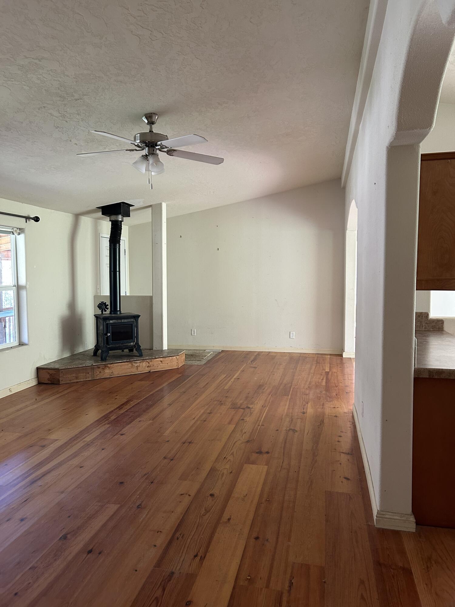 9445 East Antelope Road Eagle Point, OR 97524 - Photo 7 of 14 Livingroom from master