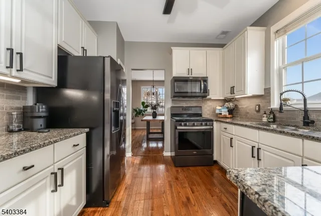 $549,900 | 4 Windsor Lane, Phillipsburg, NJ 08865