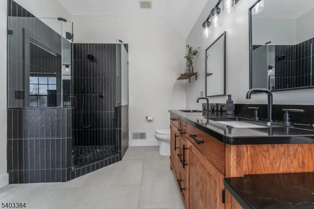 $549,900 | 4 Windsor Lane, Phillipsburg, NJ 08865