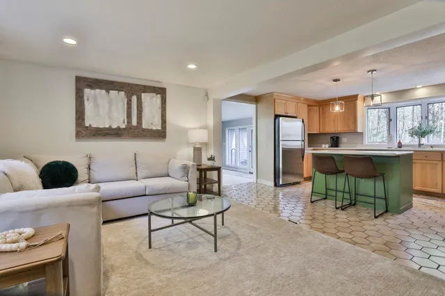 $685,000 | 172 Hayden Road, Hollis, NH 03049