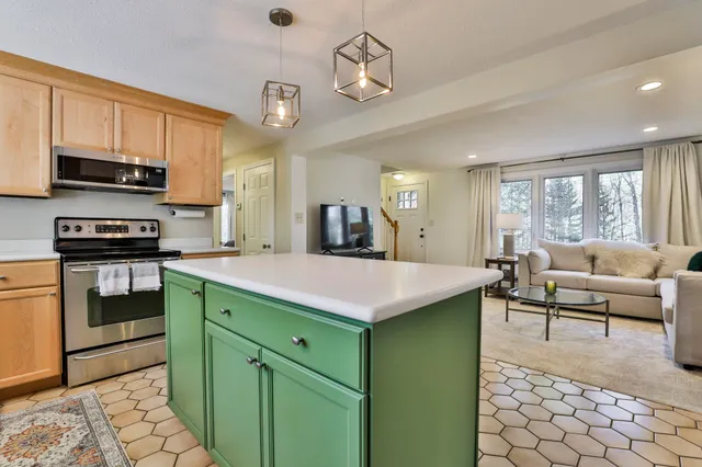 $685,000 | 172 Hayden Road, Hollis, NH 03049