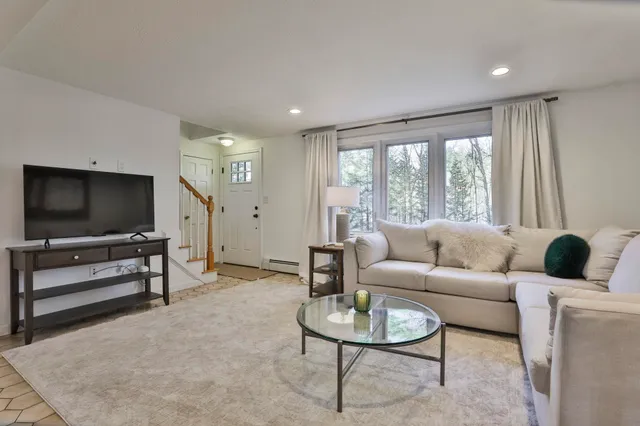 $685,000 | 172 Hayden Road, Hollis, NH 03049