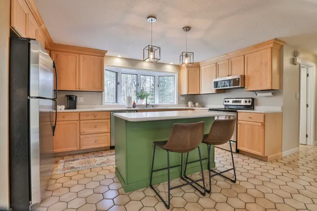 $685,000 | 172 Hayden Road, Hollis, NH 03049