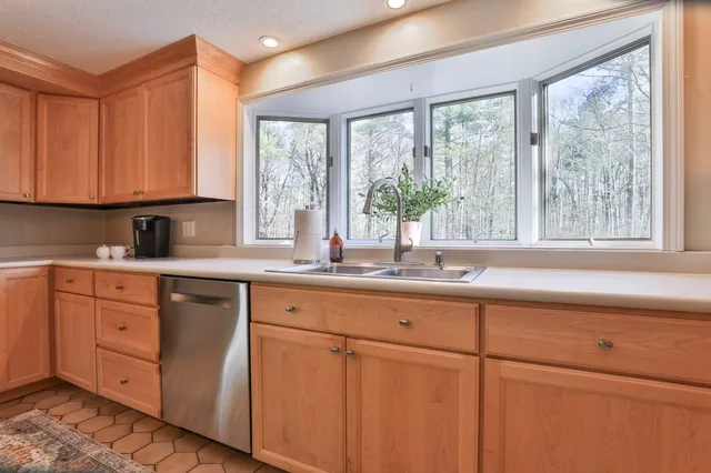 $685,000 | 172 Hayden Road, Hollis, NH 03049