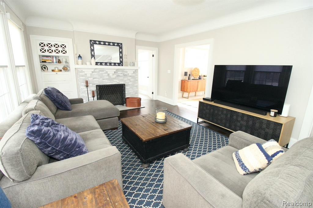 1383 Bishop Road Grosse Pointe, MI 48230 - Photo 9 of 51 Gallery Image 9