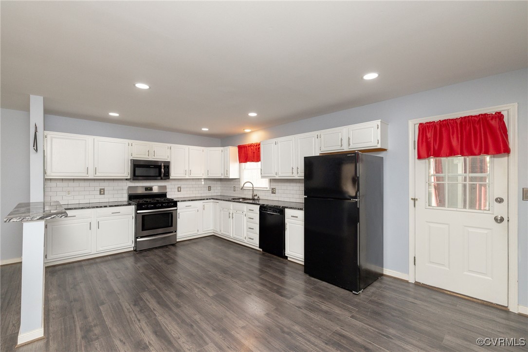 3217 Duke Road Powhatan, VA 23139 - Photo 3 of 41 Nice open kitchen with access to porch