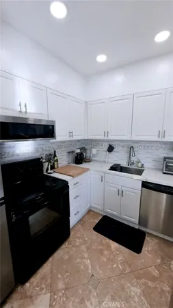 $2,800 | 2575 East 19th Street, Unit 17, Signal Hill, CA 90755