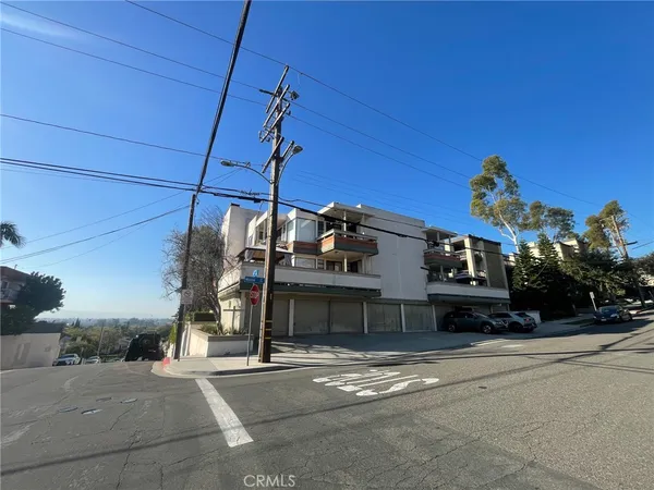 $2,800 | 2575 East 19th Street, Unit 17, Signal Hill, CA 90755