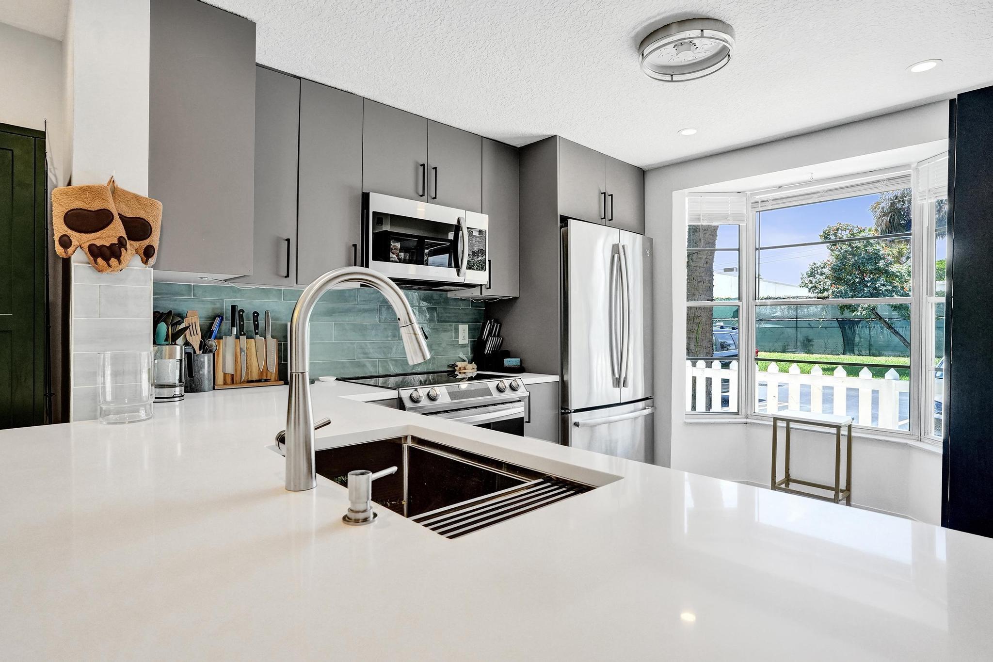 201 Southwest 3rd Street, Unit 201 Pompano Beach, FL 33060 - Photo 6 of 42 DSC02360