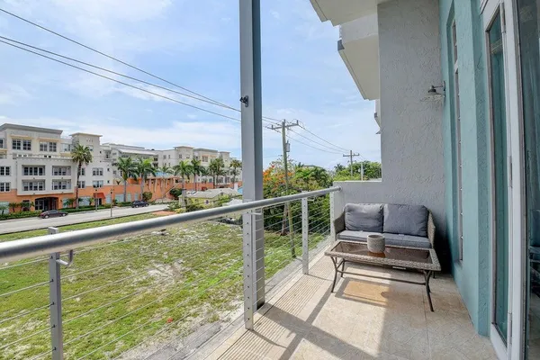 $5,000 | 185 Northeast 4th Avenue, Unit 210, Delray Beach, FL 33483