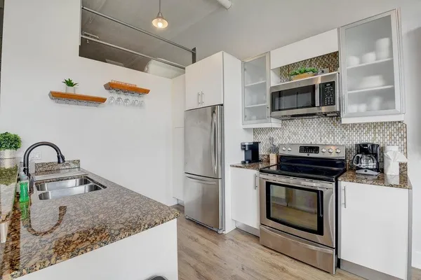 $5,000 | 185 Northeast 4th Avenue, Unit 210, Delray Beach, FL 33483