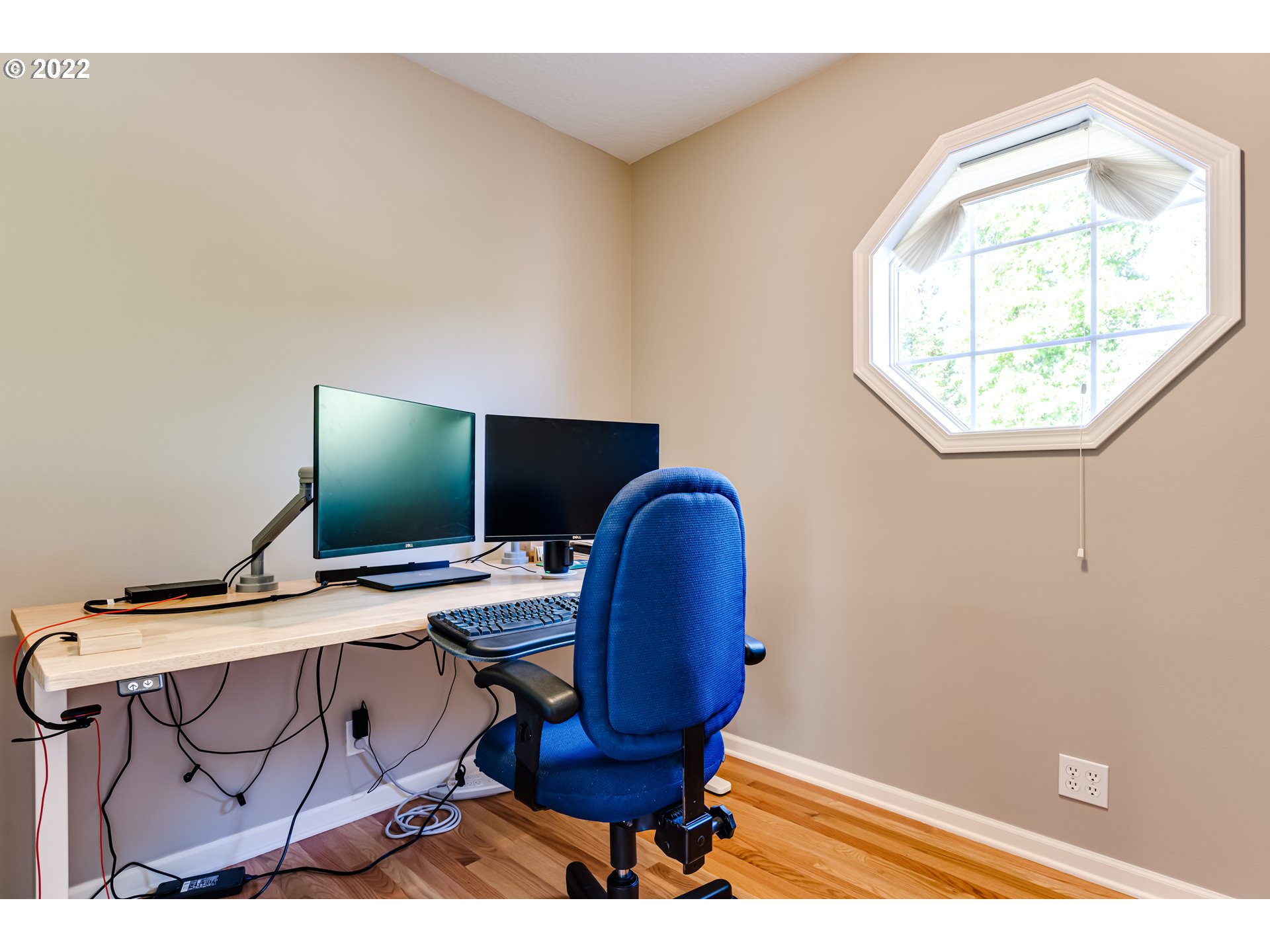 3987 Brae Burn Drive Eugene, OR 97405 - Photo 21 of 32 a view of workspace with lounge chair