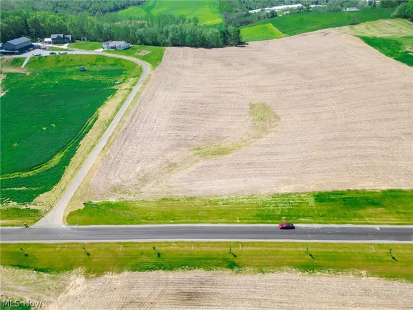 $1 | 637 Township Road, Millersburg, OH 44654