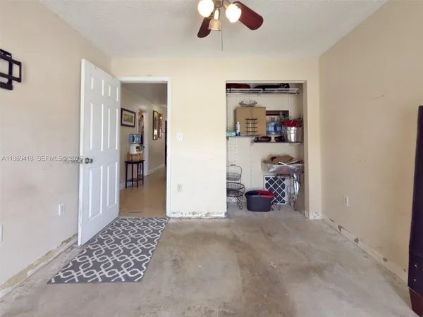 a view of livingroom with furniture
