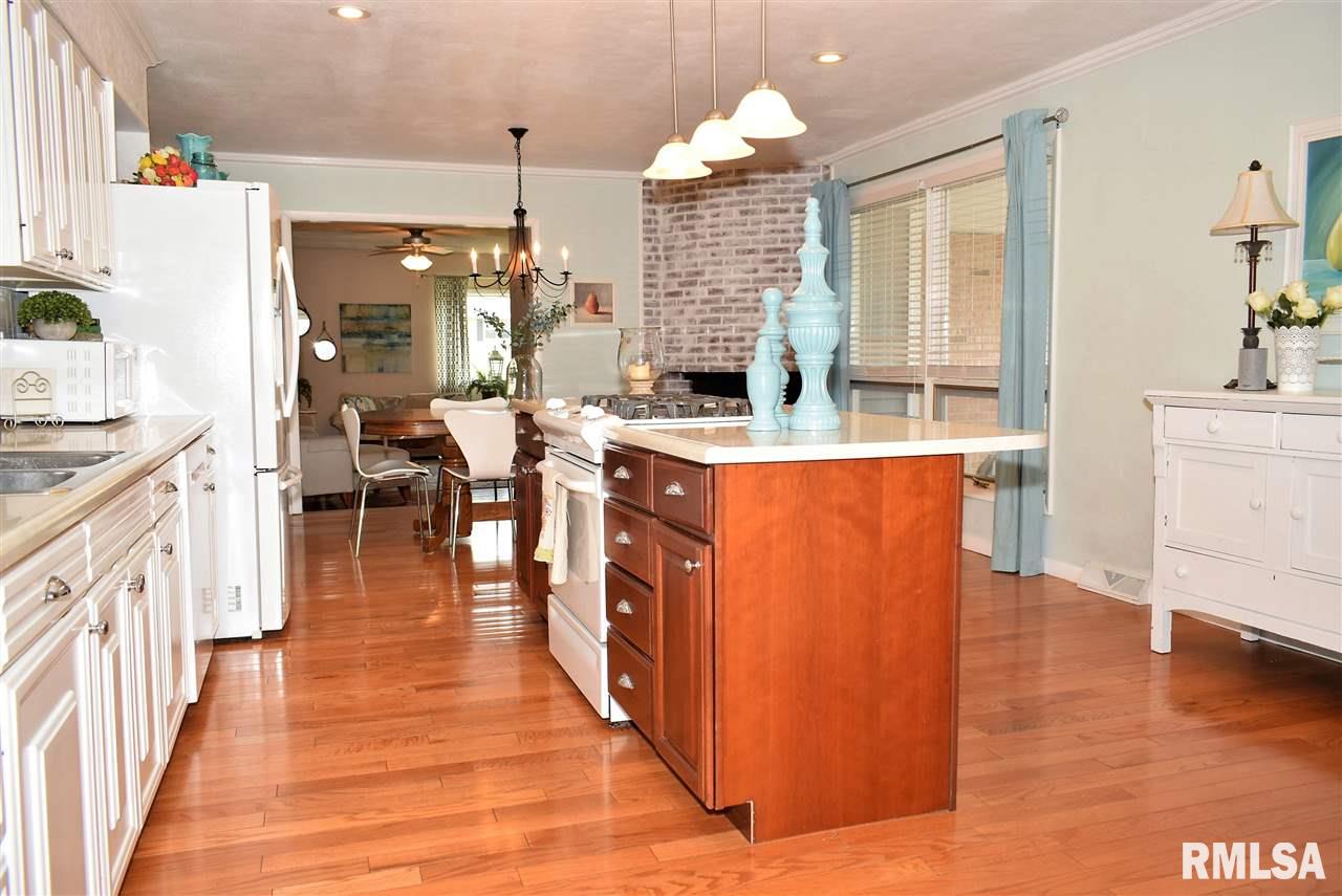 904 Westgate Road Washington, IL 61571 - Photo 11 of 36 Gallery Image 11