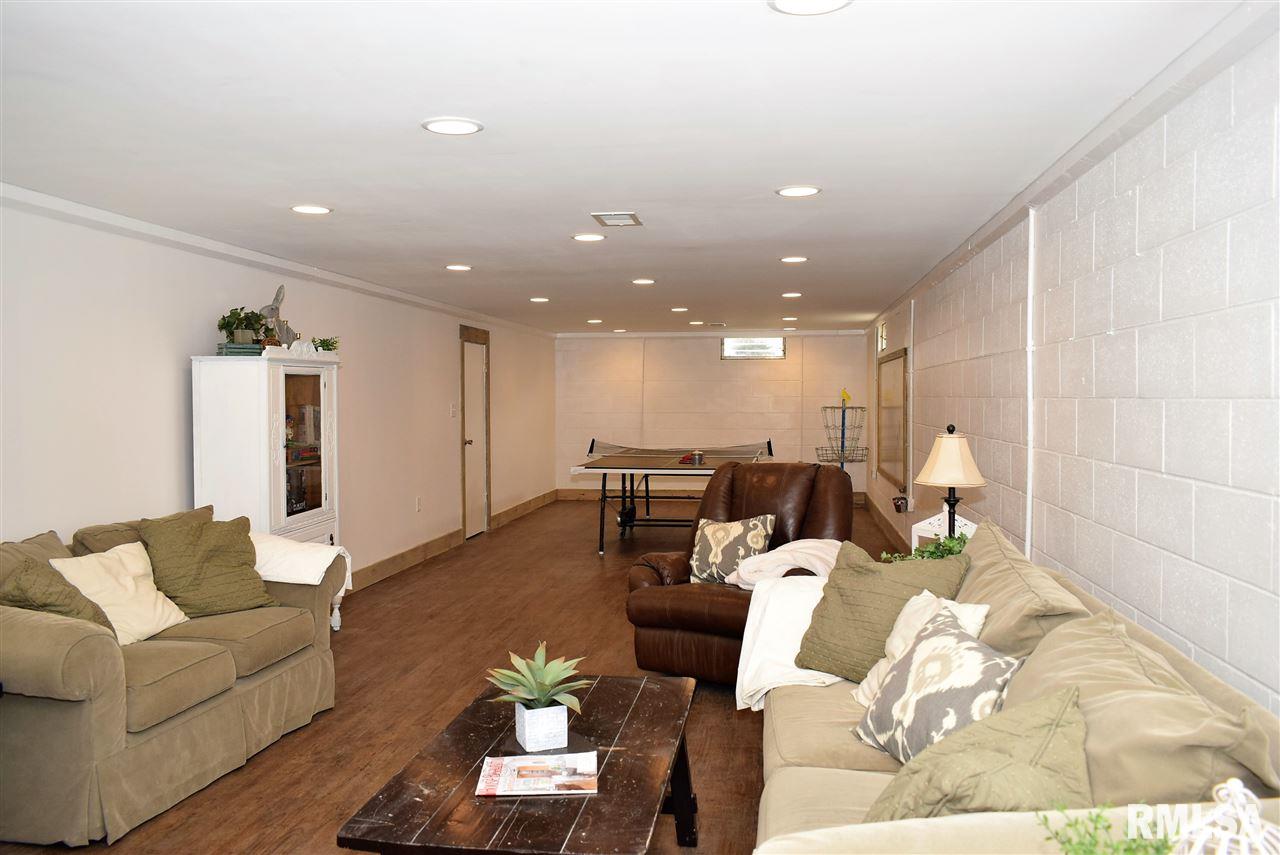 904 Westgate Road Washington, IL 61571 - Photo 25 of 36 Gallery Image 25