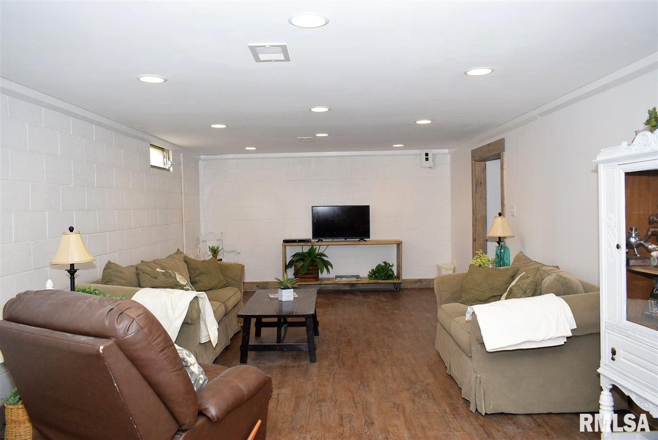 904 Westgate Road Washington, IL 61571 - Photo 26 of 36 Gallery Image 26