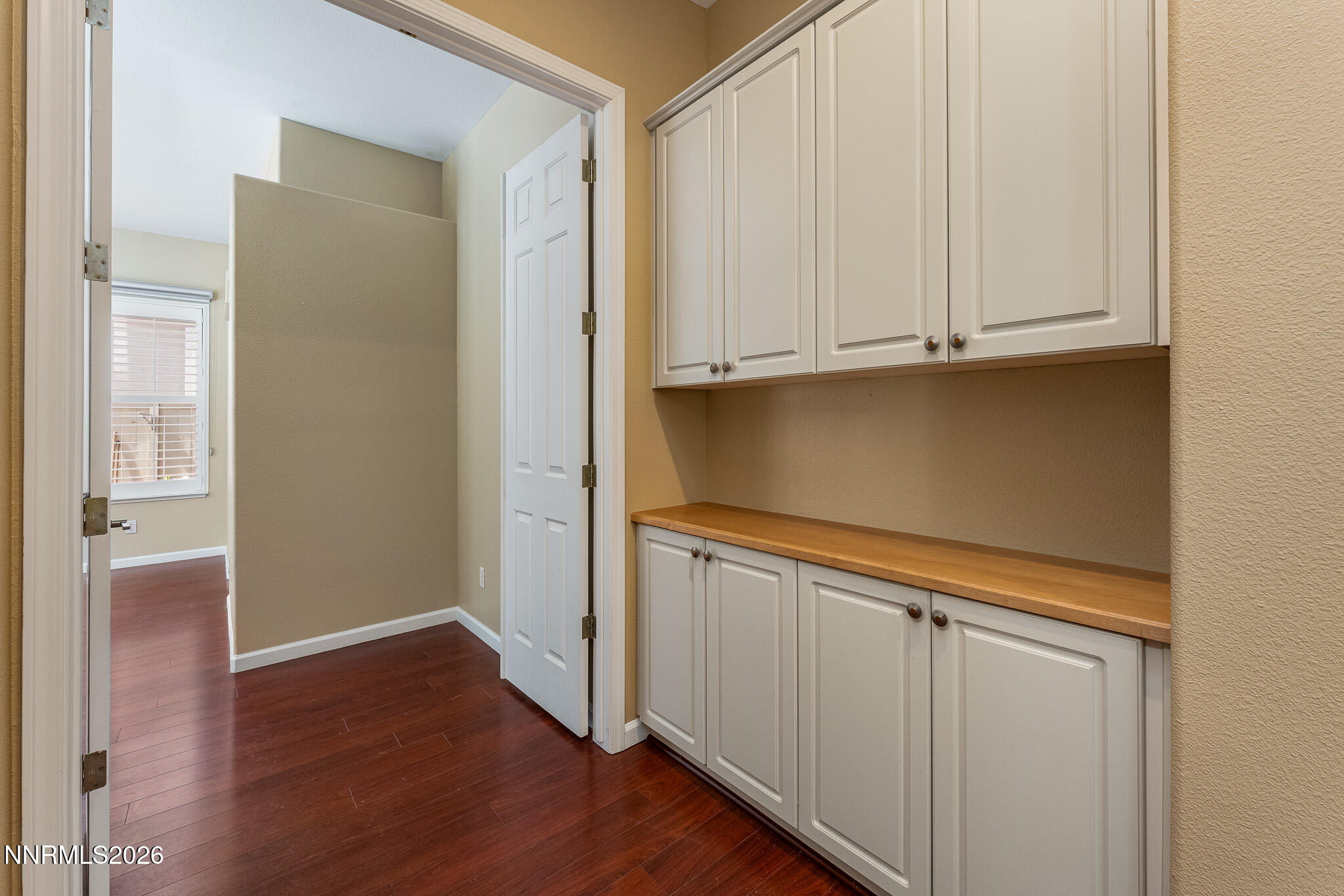 1840 Hunter Creek Road Reno, NV 89519 - Photo 13 of 39 a view of cabinets and wooden floor