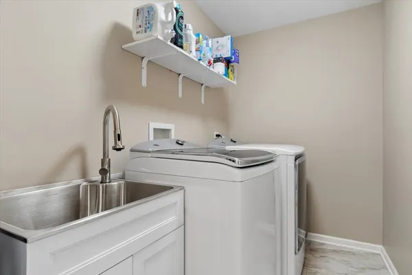 $529,900 | 724 North Misty Ridge Drive, Romeoville, IL 60446