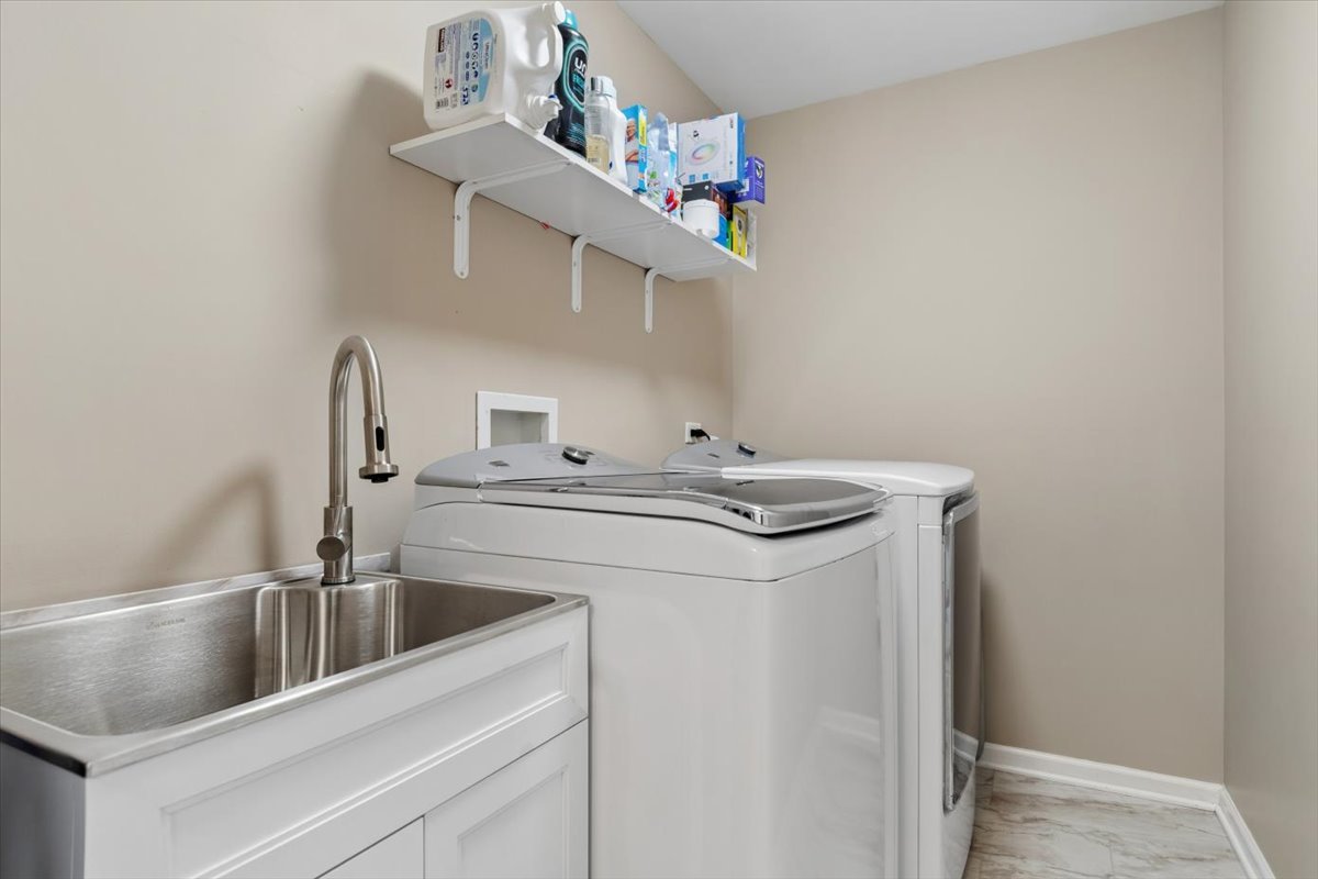 724 North Misty Ridge Drive Romeoville, IL 60446 - Photo 17 of 26 a utility room with sink dryer and washer
