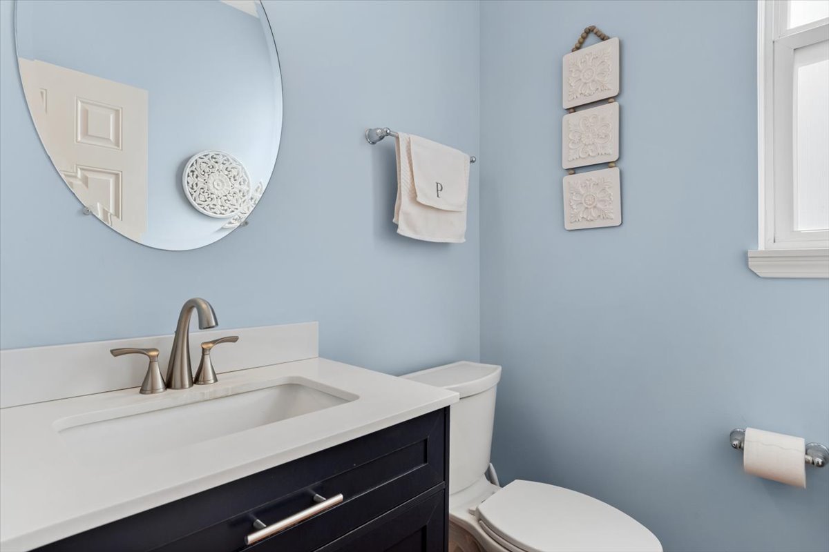 724 North Misty Ridge Drive Romeoville, IL 60446 - Photo 18 of 26 a bathroom with a toilet a sink and mirror