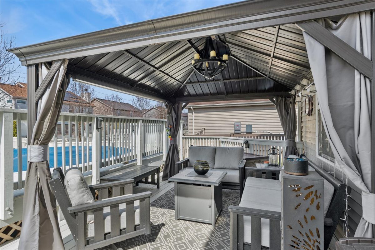 724 North Misty Ridge Drive Romeoville, IL 60446 - Photo 20 of 26 a view of living room washer and dryer