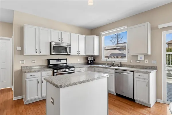 $529,900 | 724 North Misty Ridge Drive, Romeoville, IL 60446