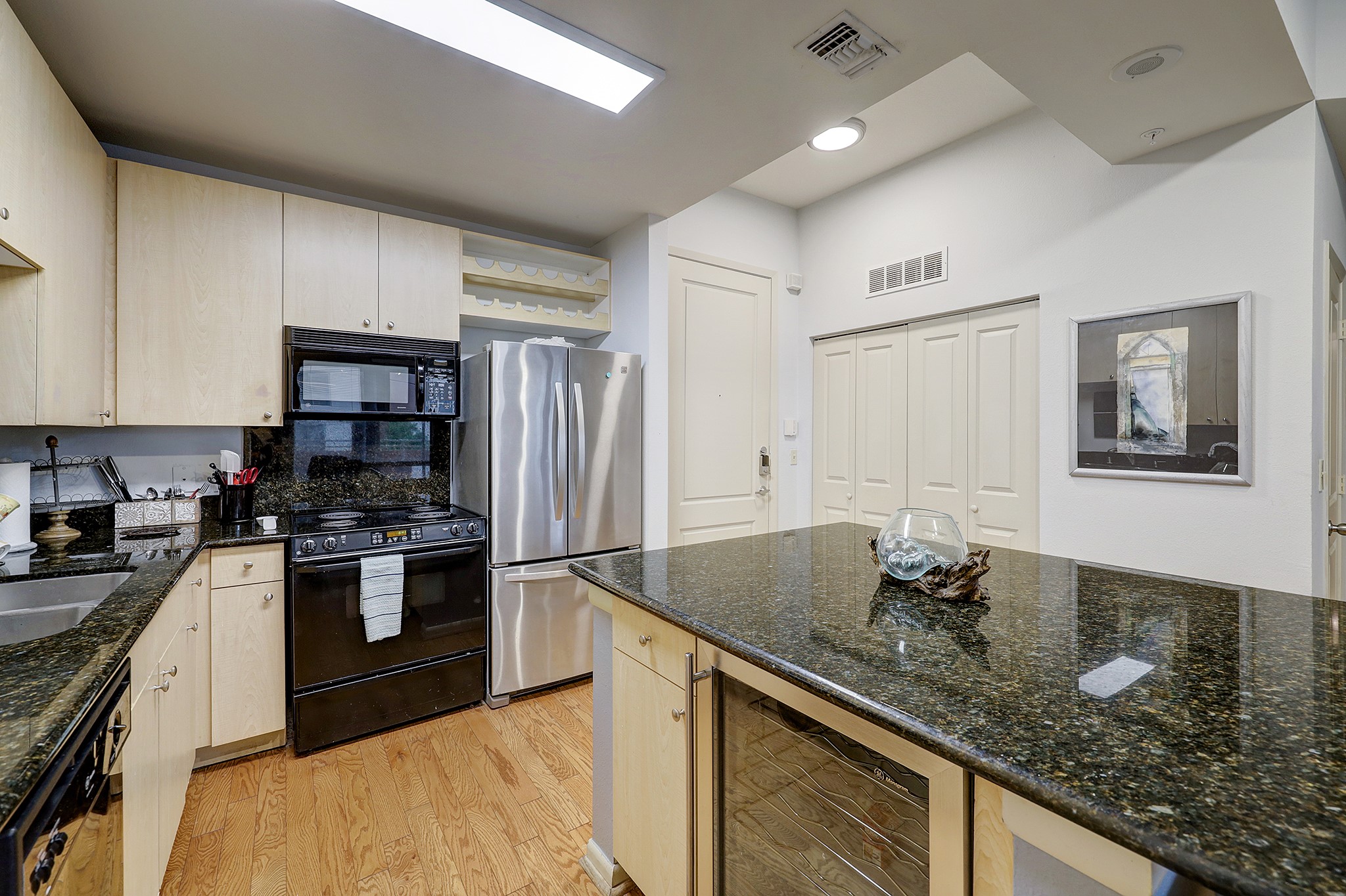 3505 Sage Road, Unit 308 Houston, TX 77056 - Photo 3 of 20