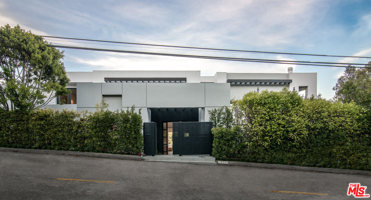 930 North Tigertail Road Los Angeles, CA 90049 - Photo 2 of 26